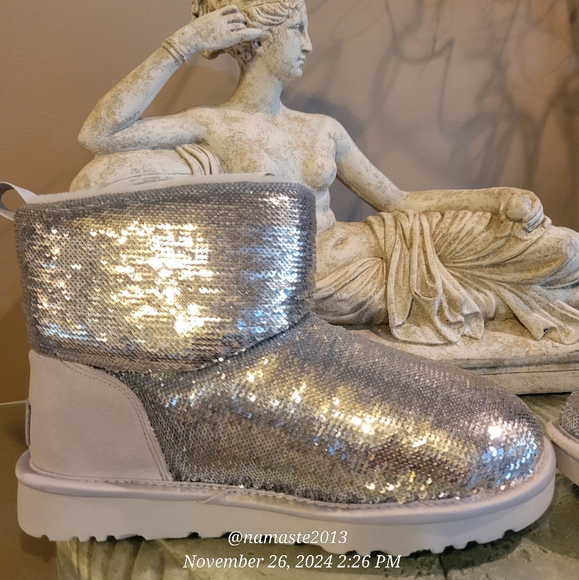 Ugg Classic Mini Mirror Ball Sequin Fur SN 1151291 Designer Winter Size 7 #137 - Picture 10 of 16